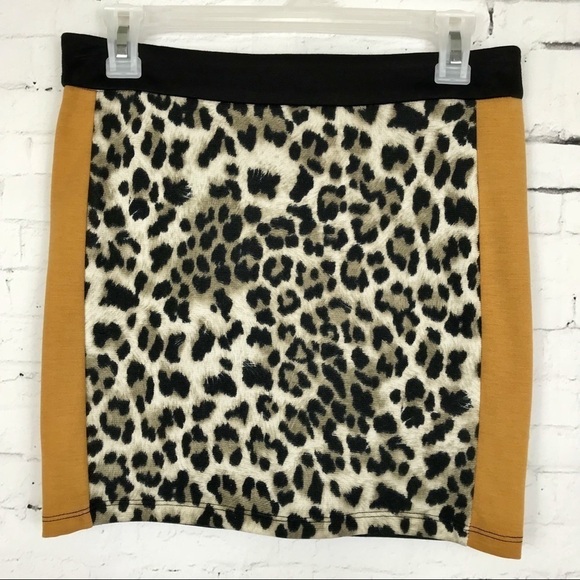 MUST Have Leopard Mini Skirt - Picture 1 of 5